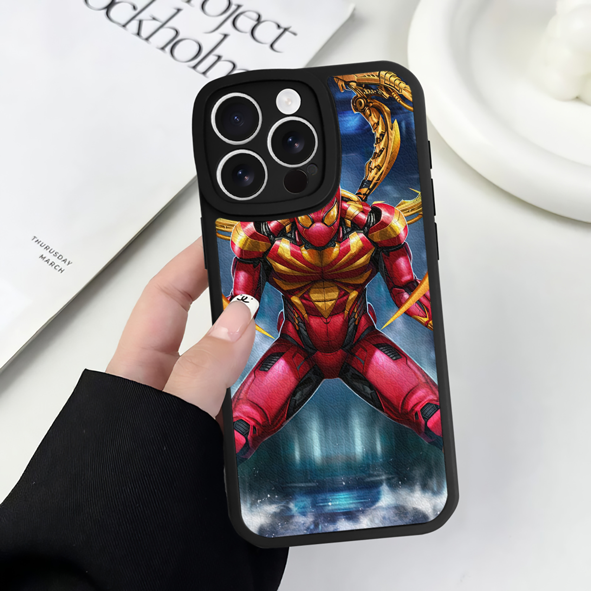 Spider Man スパイダーマン 【iPhone 16シリーズ対応】シリコンスマホケース（レザー調） 材質：シリコン